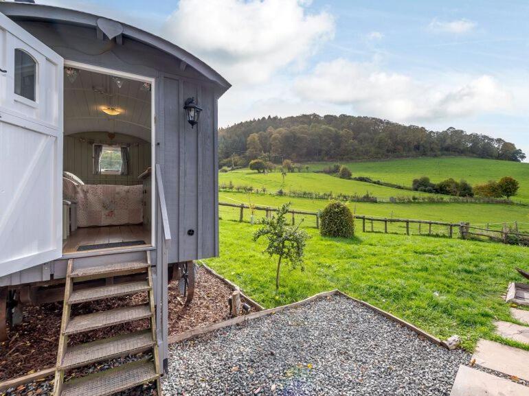 Ewe Retreat Shepherds Hut Hereford Exterior photo